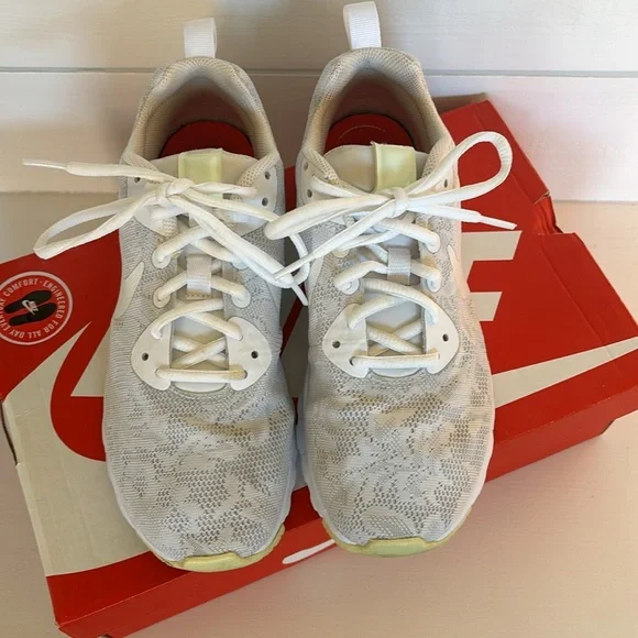 Lace Nike Air Max Shoes 🤍 - Picture 2 of 8